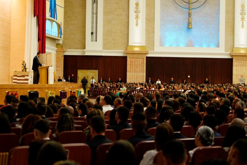 Imagem de capa - Reunião dos servos destaca a escolha entre o Reino da Luz e o reino das trevas