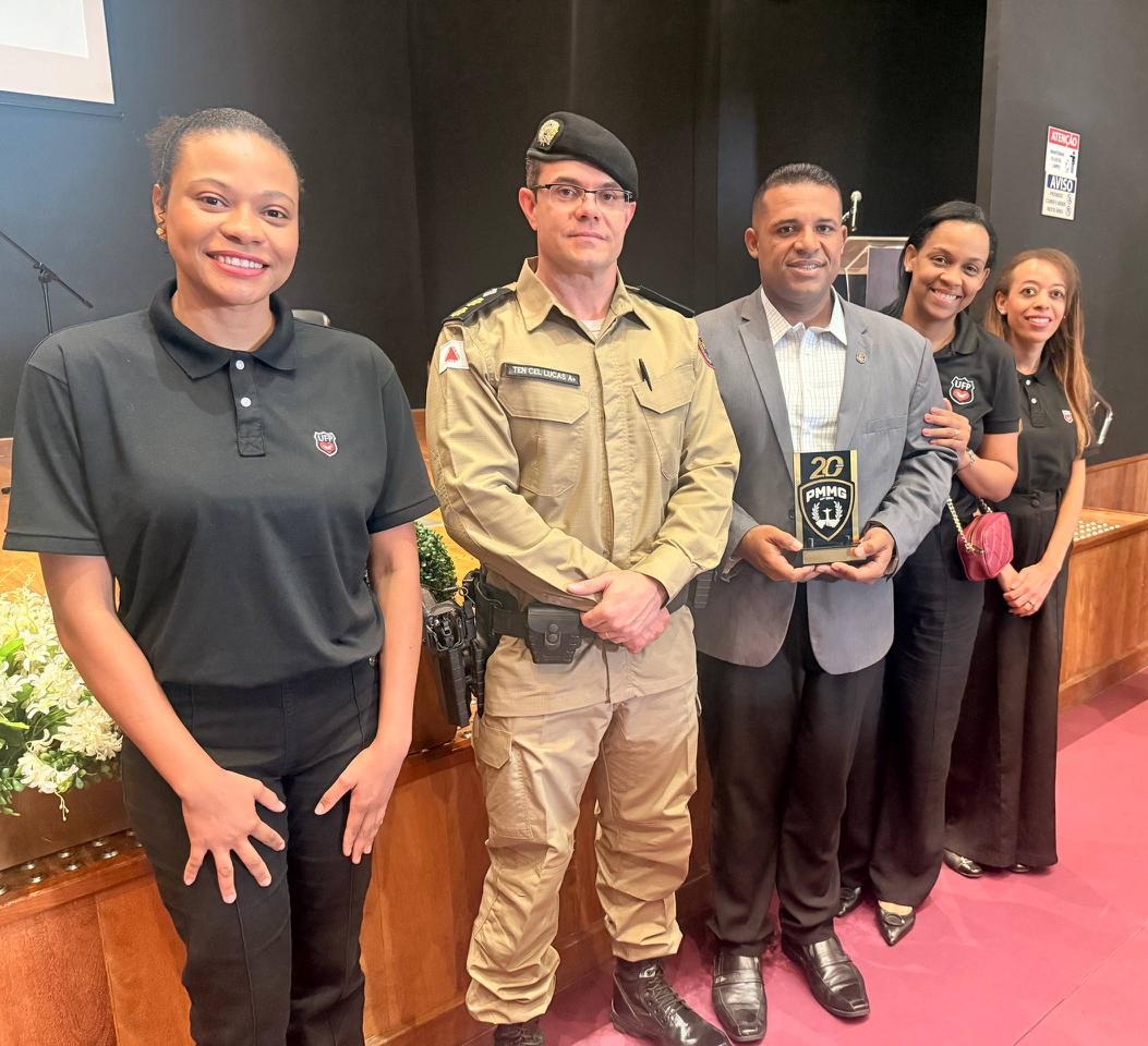postIgreja Universal recebe troféu “O Guardião do Barreiro” do 41º Batalhão da Polícia Militar de Minas Geraisna categoriaAção Social