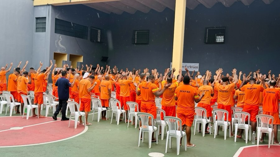 postProjeto Fome da Palavra leva mensagem de fé à Cadeia Pública de Salvadorna categoriaNotícias