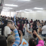 Ação especial proporciona refeições e cuidados estéticos para famílias de abrigos