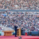 família ao pé da cruz